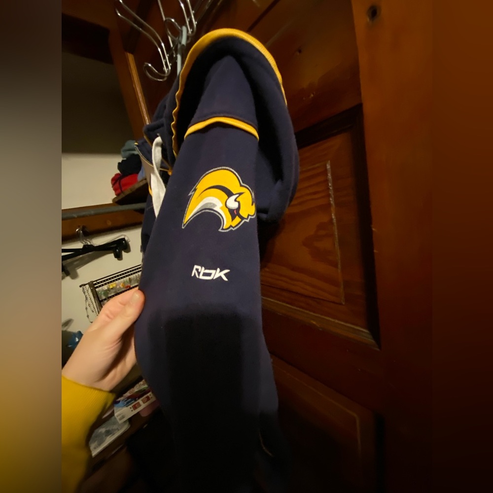 Old school Buffalo Sabres zip up hoodie navy with yellow trim.
